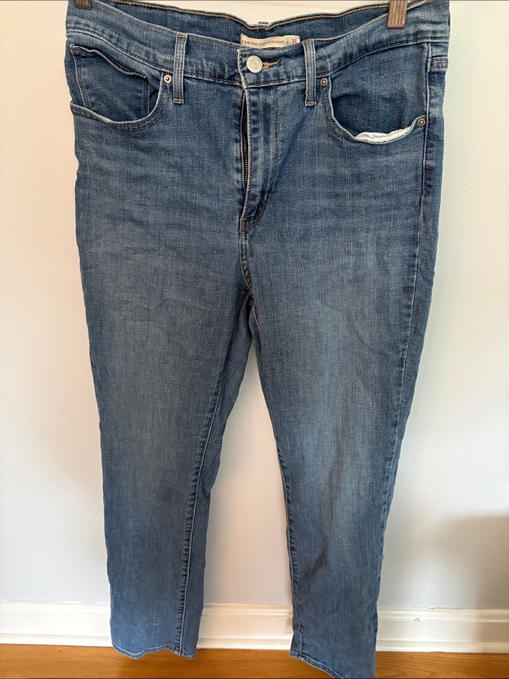 Levi's Women's Cropped Ankle Jeans in Medium Blue